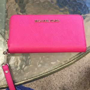 NWOT Michael Kors Pink Wristlet Wallet